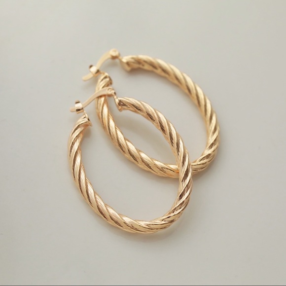 Nolita Hoops | 18k Gold Filled - Picture 4 of 6